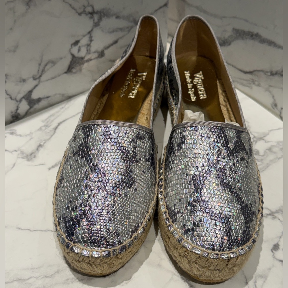 🌟3 X HOST PICK🌟Viguera Ladies Silver Iridescent Espadrille Flats Brand New NWT
